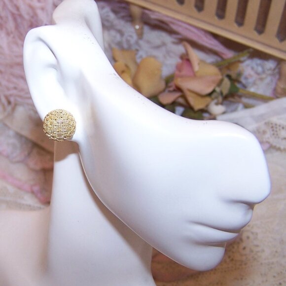 Larter & Sons for Tiffany & Co 18K Gold Basket Weave Pierced Earrings - Studs - Picture 4 of 10